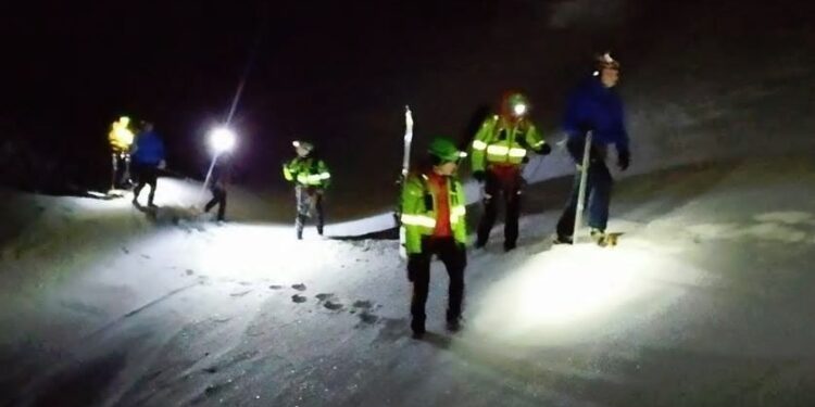 Padre e figlio recuperati dopo un fuoripista