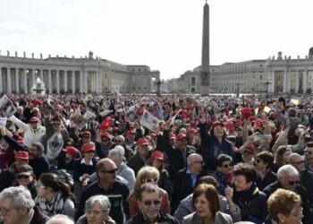 Il Papa ai settimanali cattolici: “Avanti così”