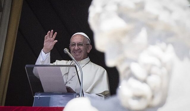Papa: la porta della salvezza è stretta ma sempre aperta per tutti