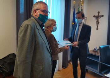 Parrucchieri ed estetisti, in 5 mila firmano “Anche noi siamo strategici”