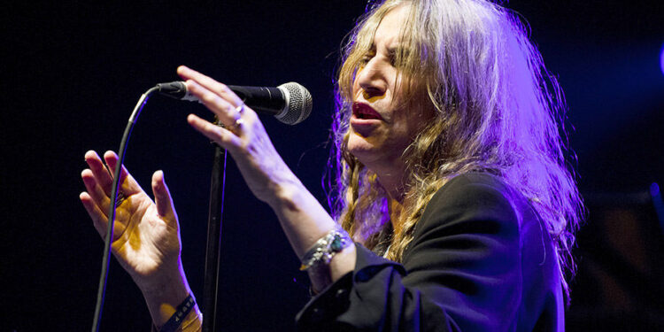 Patti Smith torna in Italia e fa tappa a Lignano