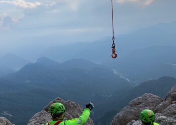 Perde la vita precipitando dal Sernio