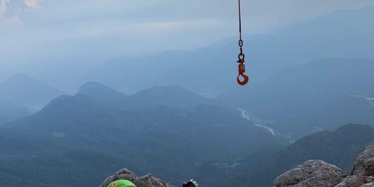 Perde la vita precipitando dal Sernio