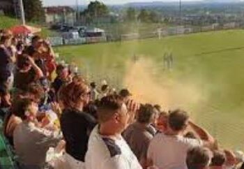 Petardo alla finale di coppa Carnia, tre feriti