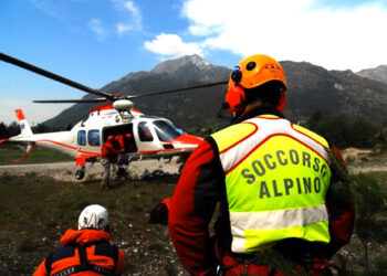 Precipita col parapendio, giovane muore nei boschi di Taipana