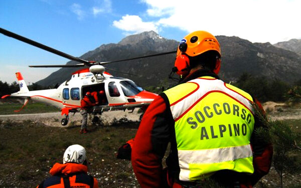 Precipita col parapendio, giovane muore nei boschi di Taipana