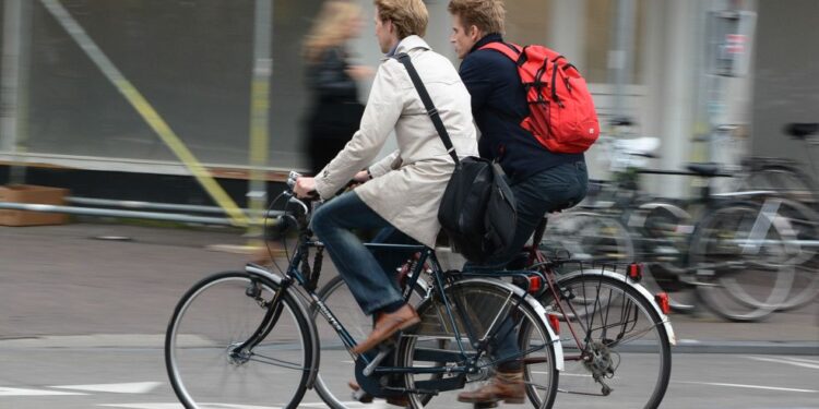 “Premio” da 100 mila euro per chi va al lavoro in bicicletta