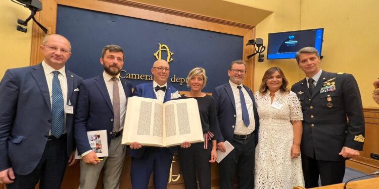 Presentata alla Camera la riedizione della Bibbia di Gutenberg che finirà anche nello spazio