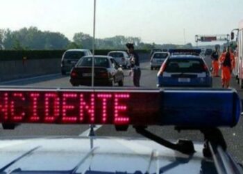 Principio d’incendio su camion, disagi in A4