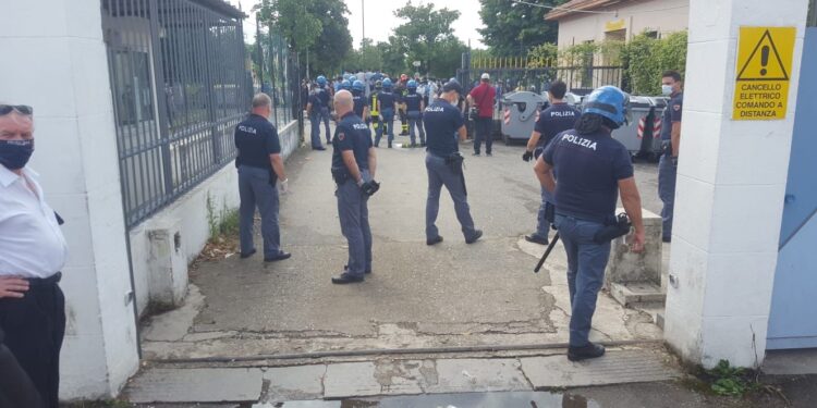 Protesta alla Cavarzerani, allarme rientrato