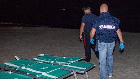 Ragazzina violentata in spiaggia, fermati due minori
