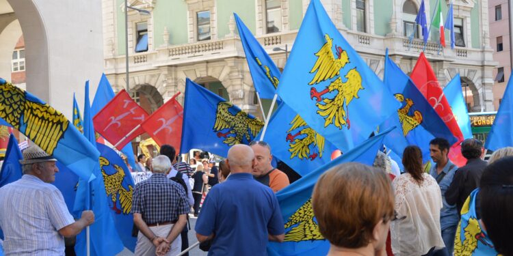 Referendum negati: “Esponete le bandiere del Friuli”