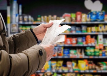 Rincari,1 famiglia su 2 taglia la spesa alimentare