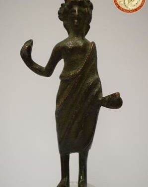 Rinvenuto un prezioso bronzetto etrusco trafugato. Del valore di 80 mila euro, sarà donato al Museo di Chiusi