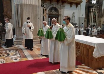 Rinviata la S. Messa crismale