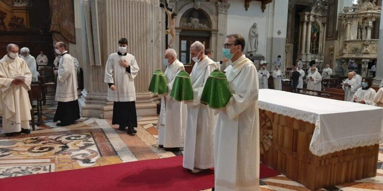 Rinviata la S. Messa crismale