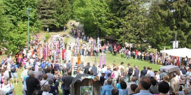 Rivive a Zuglio l’antico bacio delle croci