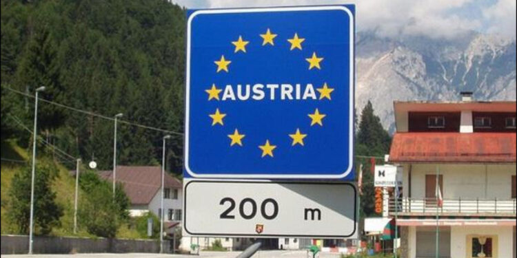 Scatta l’obbligo di registrazione per i viaggi in Austria