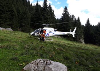 Scivola sul Volaia, è grave