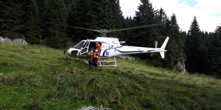 Scivola sul Volaia, è grave