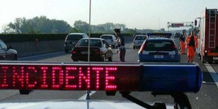 Scontro tra due tir in A4