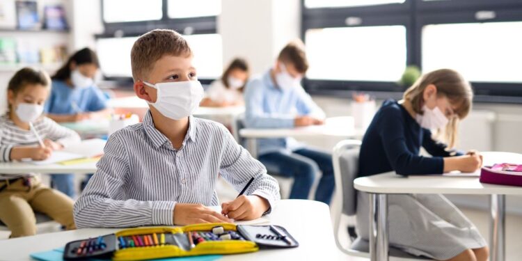 Scuola, Presidi Fvg: disagi, ma i prof. si vaccinano