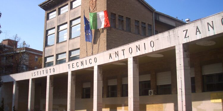 Scuole, la Provincia lascia il tavolo: “La riforma è un bluff”