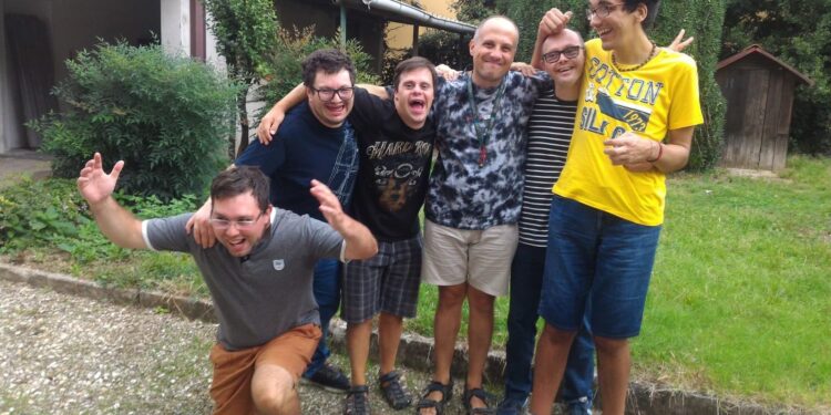 Sei ragazzi con disabilità provano a vivere da soli