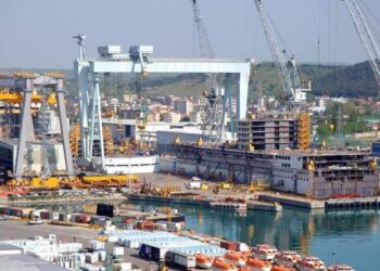 Sfruttava i dipendenti, arrestato imprenditore che operava per Fincantieri