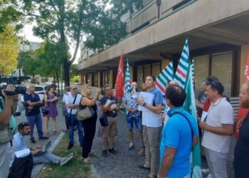 Sit-in a Udine, “arginare la fuga del personale sanitario”