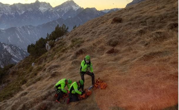 Soccorso a due escursionisti e uno sciatore