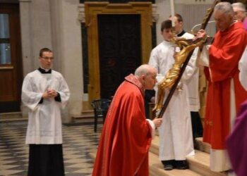 «Sotto la croce facciamoci riempire il cuore dallo Spirito »