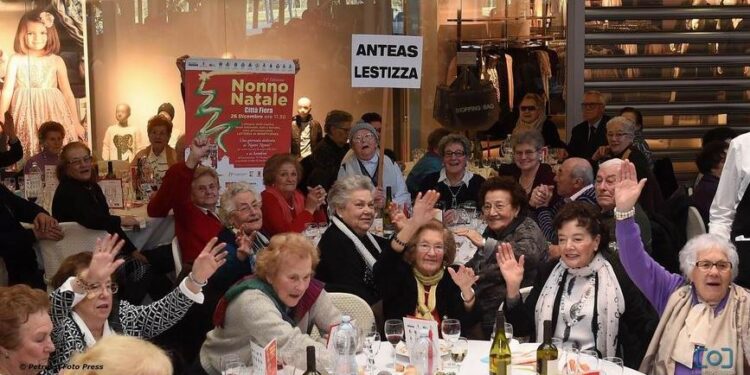 Tanti nonni al Città Fiera per Natale