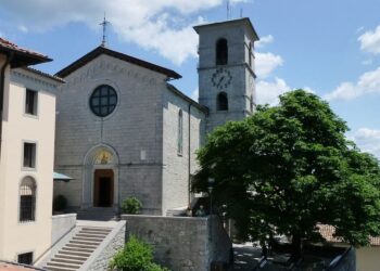 “Teniamo alto lo sguardo verso Maria”