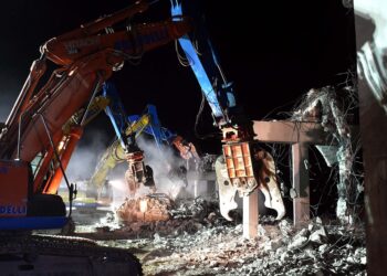 Terza corsia, demolito il cavalcavia di Porpetto