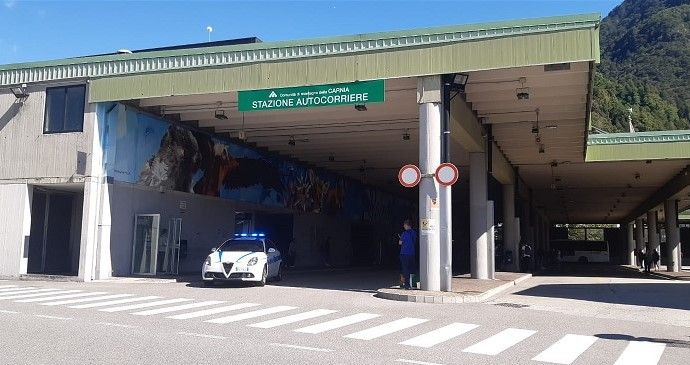 Tolmezzo, molestie in autostazione. Fermato un 65enne carnico