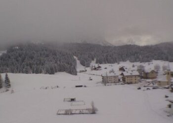 Torna la neve sulle montagne in Friuli, 50cm a Tarvisio
