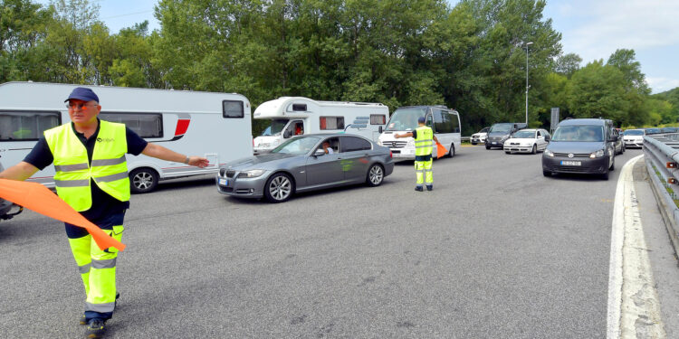 Traffico sostenuto per il ponte di Ferragosto