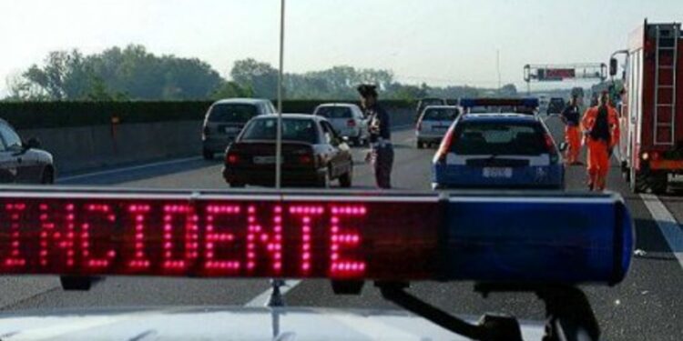 Tre incidenti e gasolio sulla A4, ancora chiusure