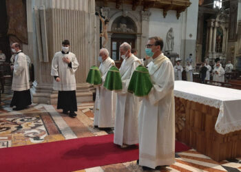 Tutto il clero radunato in Cattedrale