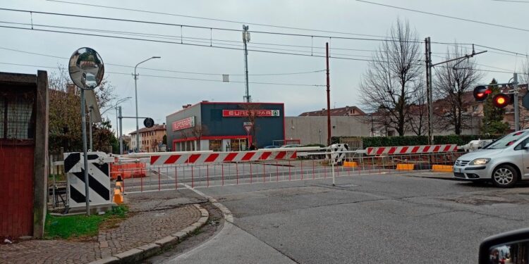 Udine, mobilitazione contro i passaggi a livello