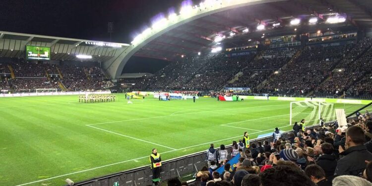 Udine si tinge d’azzurro