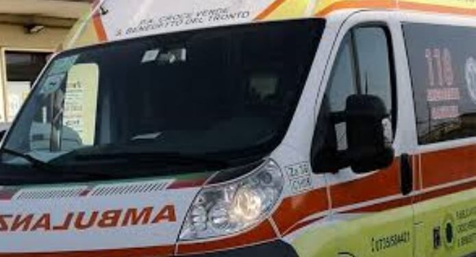 Ultrasettantenni spingono l’auto, ma uno resta schiacciato