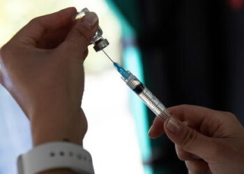 Vaccinazione, aprono le prenotazioni per gli over 60