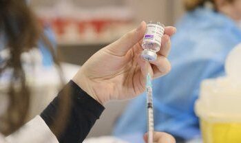 Vaccinazione insegnanti, sabato il via a Udine