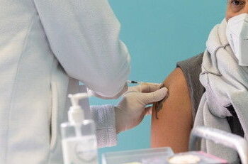 Vaccinazione, pronti per gli over 50, ma manca la domanda