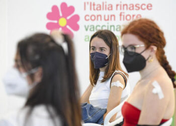 Vaccinazioni, ancora un balzo in avanti tra gli under 40