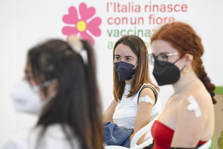 Vaccinazioni, ancora un balzo in avanti tra gli under 40