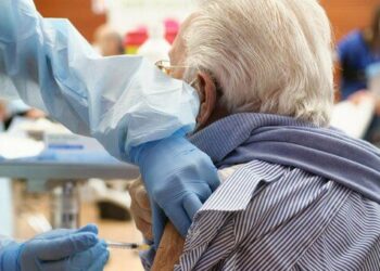 Vaccini, già prenotati da 40 mila over 80