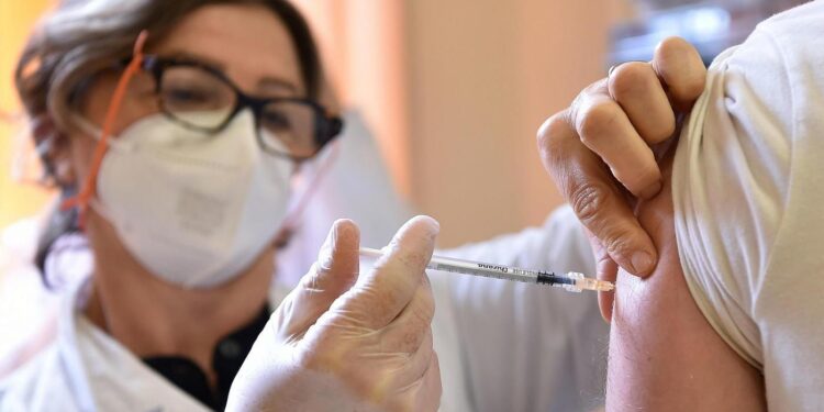 Vaccini: in Fvg aperte le prenotazioni per fascia 70-74enni